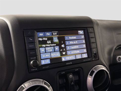 Used 2016 Jeep Wrangler Unlimited Rubicon AWD/4WD image 14