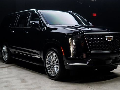 Used 2025 Cadillac Escalade ESV Premium Luxury AWD/4WD image 9