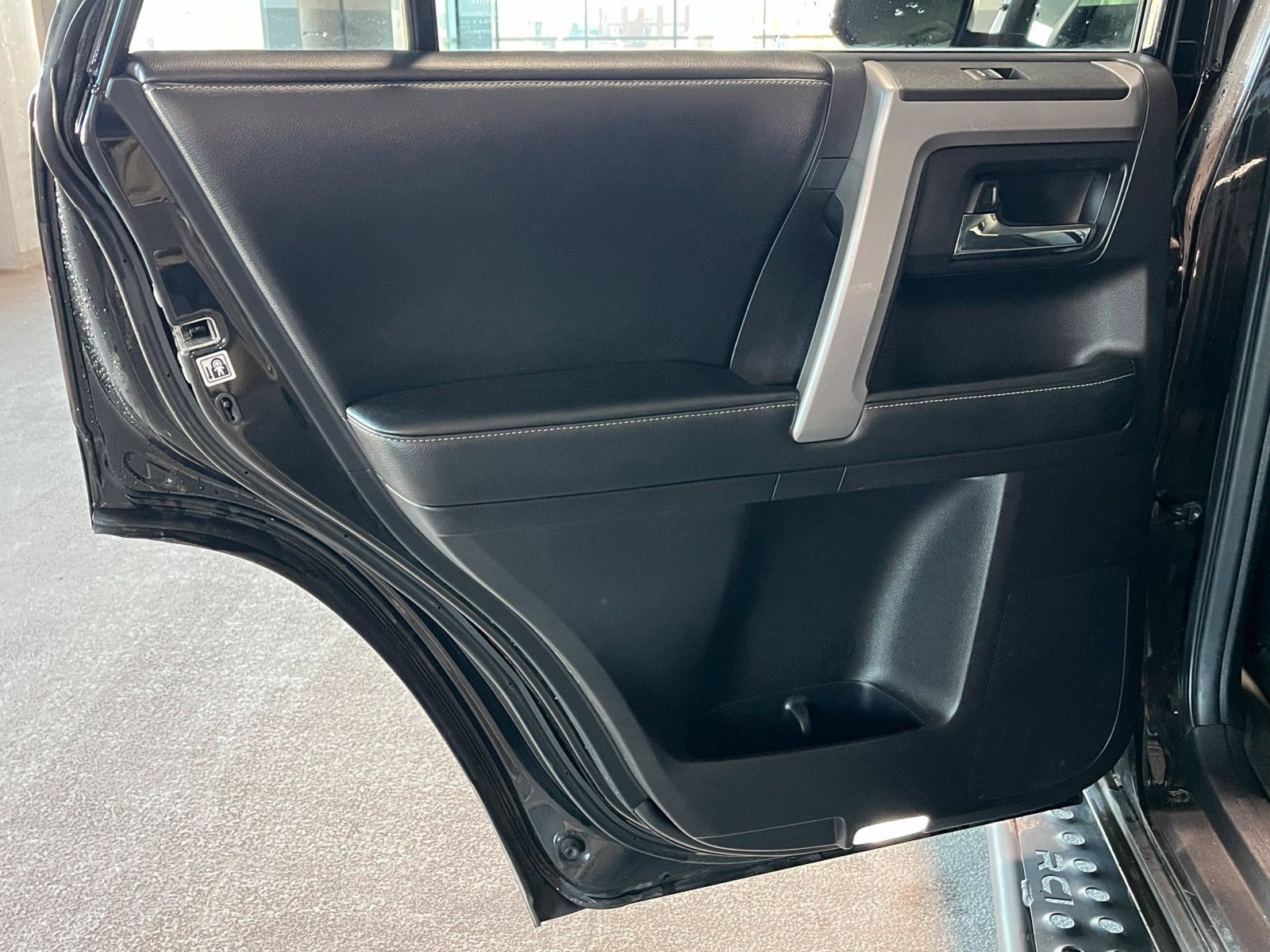 Used 2014 Toyota 4Runner SR5 AWD/4WD image 33