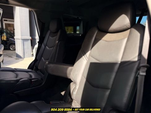 Used 2019 Cadillac Escalade Luxury AWD/4WD image 26