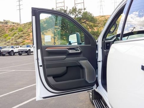 New 2026 GMC Sierra 3500 Denali w/ Denali Reserve Package image 19