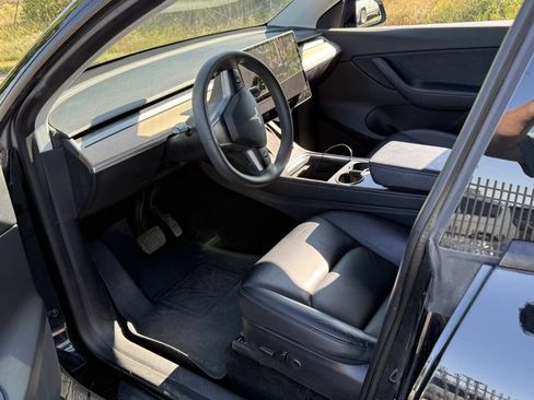 Used 2021 Tesla Model Y Long Range AWD/4WD image 3