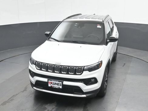 Used 2025 Jeep Compass Limited AWD/4WD image 35