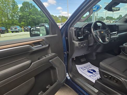 Used 2023 Chevrolet Silverado 1500 LT AWD/4WD image 6