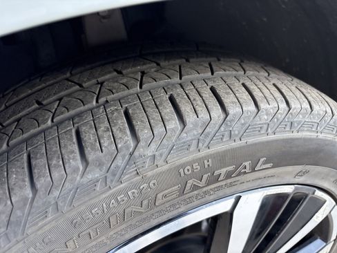 Used 2025 Volvo XC60 B5 Plus image 12