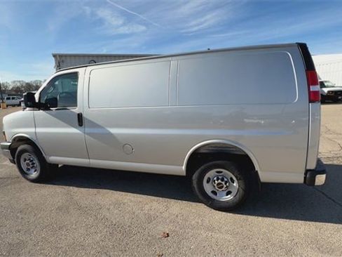 New 2025 GMC Savana 2500 image 35