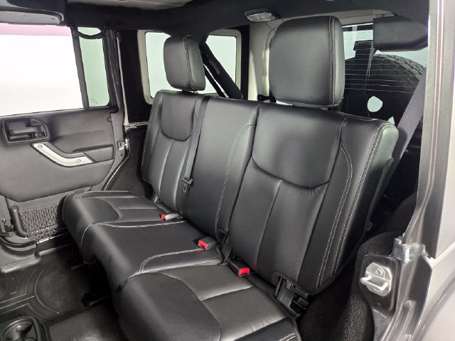 Used 2017 Jeep Wrangler Unlimited Sahara w/ Max Tow Package AWD/4WD image 17