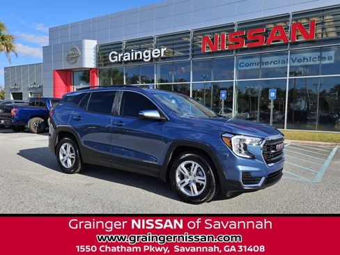 Used 2024 GMC Terrain SLE w/ Driver Convenience Package image 1