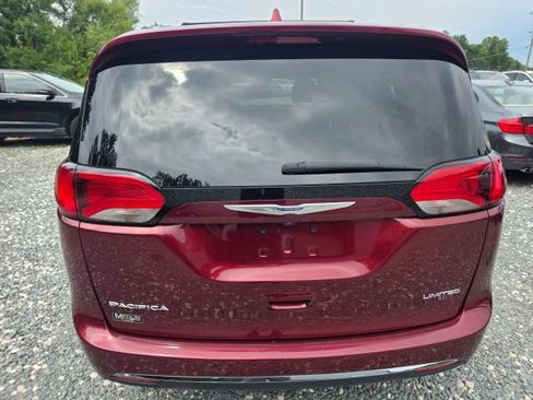 Used 2019 Chrysler Pacifica Limited w/ Advanced Safetytec Group FWD image 6
