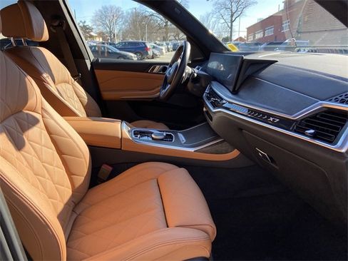 Used 2023 BMW X7 xDrive40i w/ M Sport Package image 24