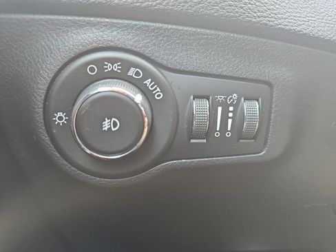 Used 2018 Jeep Compass Trailhawk w/ Cold Weather Group image 25