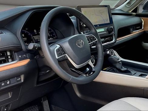Used 2026 Toyota Grand Highlander FWD image 19