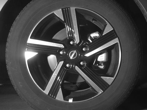 Used 2025 Nissan Sentra SV FWD image 13