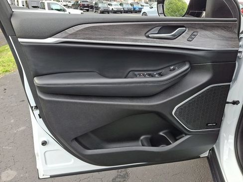 Used 2022 Jeep Grand Cherokee L Limited w/ MOPAR Finishing Package AWD/4WD image 12