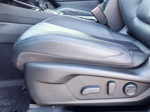 Certified 2025 Subaru Forester Limited image 19