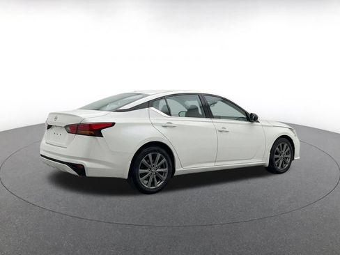Used 2025 Nissan Altima 2.5 SV FWD image 9