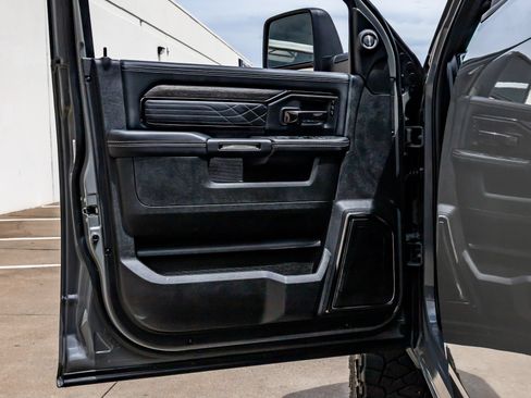 Used 2025 RAM 3500 Limited AWD/4WD image 38