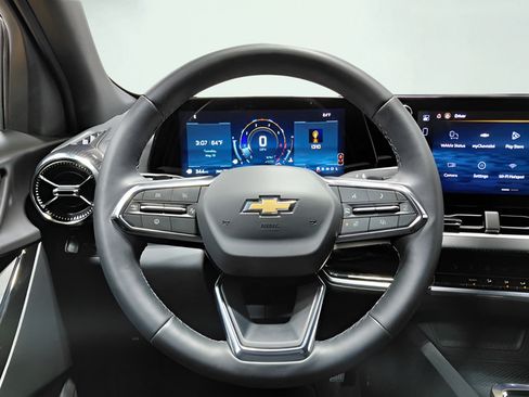 Used 2026 Chevrolet Equinox LT AWD/4WD image 5