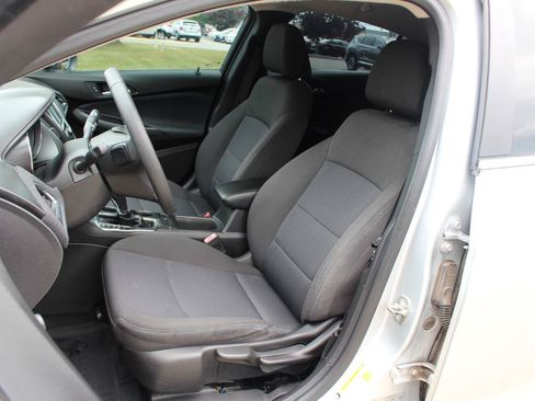 Used 2018 Chevrolet Cruze LT FWD image 15