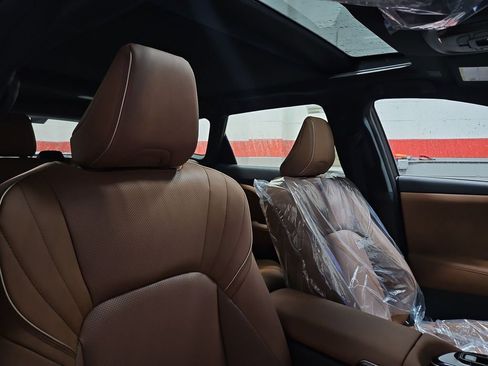 New 2025 Toyota Crown Signia image 27