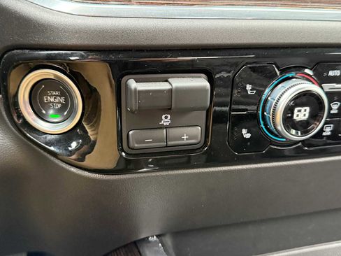 Used 2025 GMC Sierra 1500 Elevation image 57