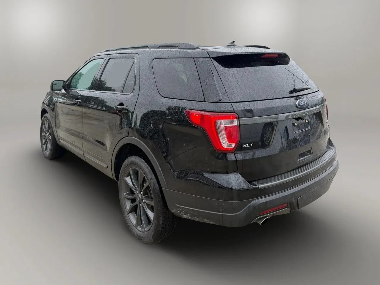 Used 2018 Ford Explorer XLT w/ Equipment Group 202A AWD/4WD image 5