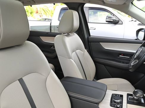 Used 2024 MAZDA CX-90 Plug-In Hybrid w/ Premium Pkg image 17