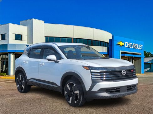 Used 2025 Nissan Kicks SR FWD image 6