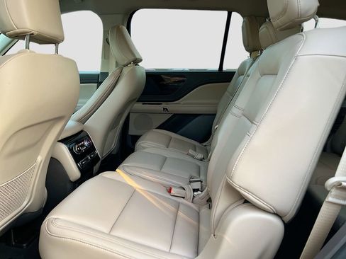 Used 2023 Lincoln Aviator Standard w/ Elements Package image 24