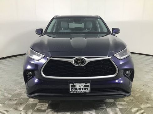 Certified 2021 Toyota Highlander XLE image 2