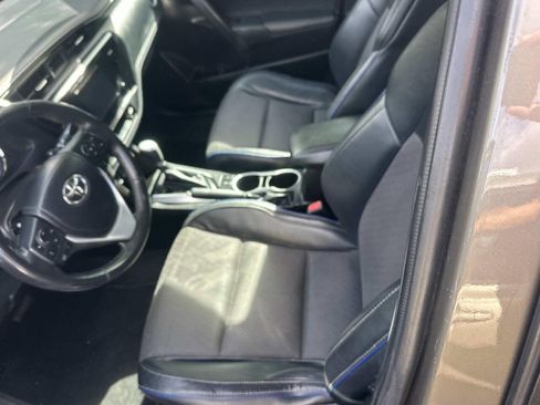 Used 2017 Toyota Corolla SE FWD image 9