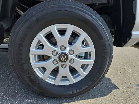 Used 2025 Toyota Tacoma SR5 AWD/4WD image 33