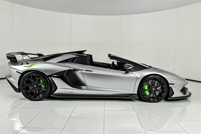 Used 2020 Lamborghini Aventador SVJ AWD/4WD image 33