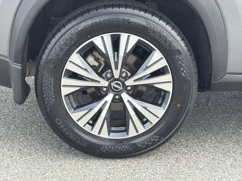 Used 2023 Nissan Rogue SV w/ SV Premium B Package FWD image 17