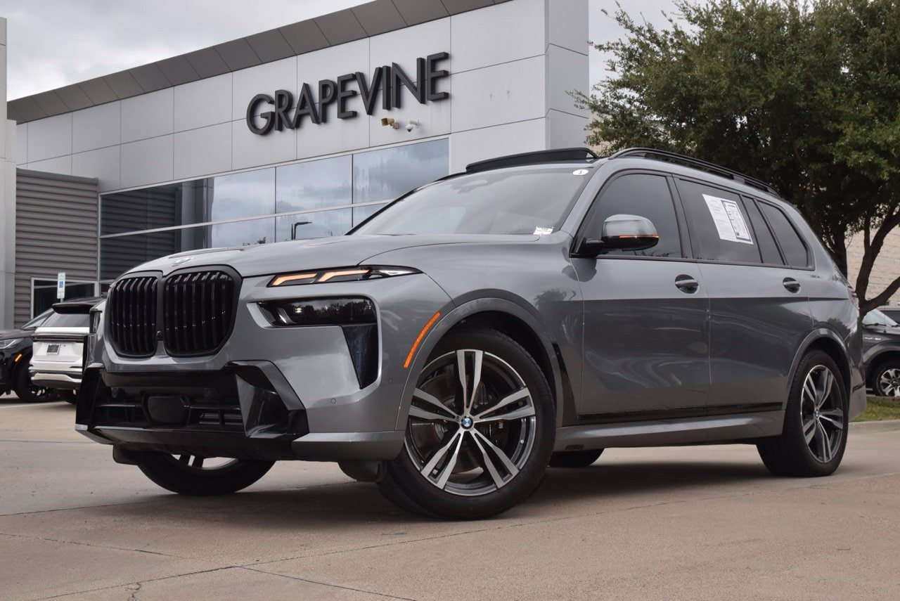 Used 2024 BMW X7 xDrive40i w/ M Sport Package AWD/4WD image 2