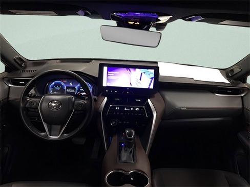 Used 2024 Toyota Venza Limited image 16