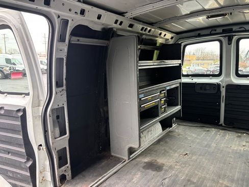 Used 2013 Chevrolet Express 2500 Extended RWD image 12