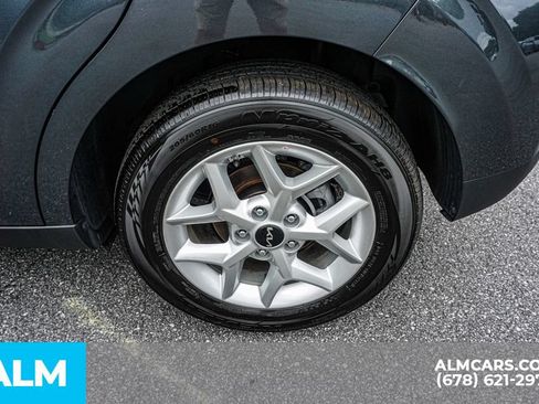 Used 2025 Kia Soul LX w/ LX Technology Package FWD image 17