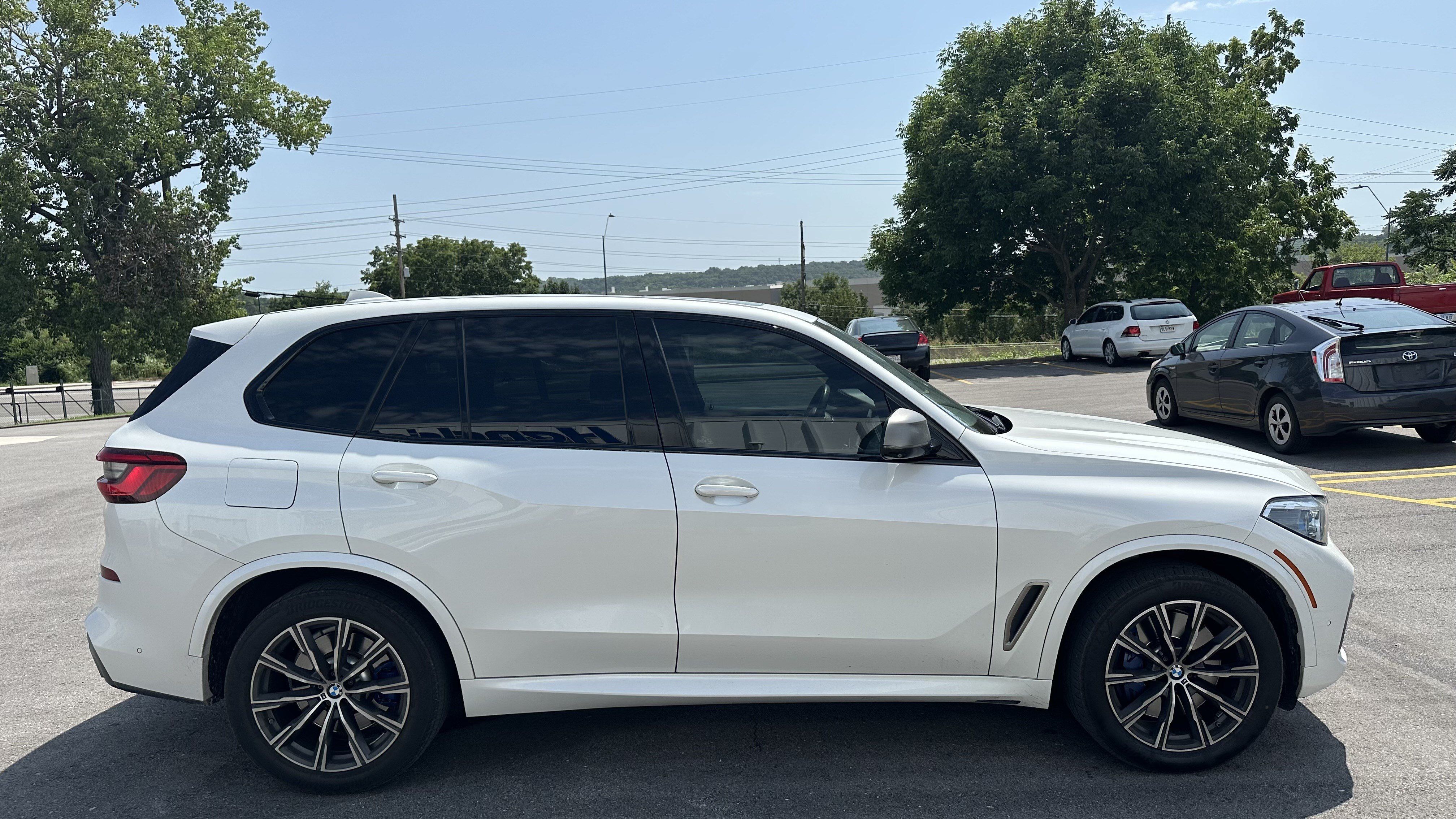 Used 2020 BMW X5 M50i AWD/4WD image 11
