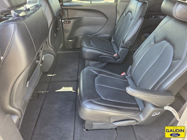 Used 2025 Chrysler Pacifica Select FWD image 13