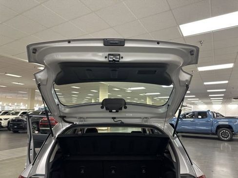 Used 2024 Hyundai Venue SEL FWD image 21