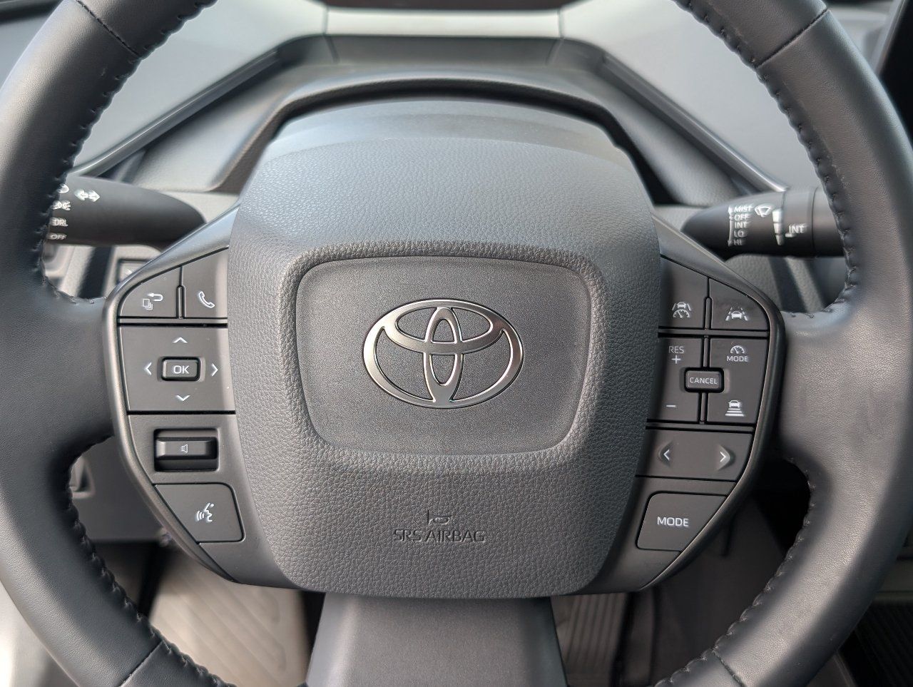Used 2025 Toyota Prius LE FWD image 18