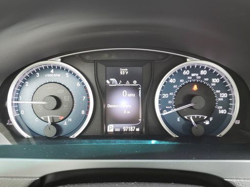 Used 2017 Toyota Camry XLE FWD image 26