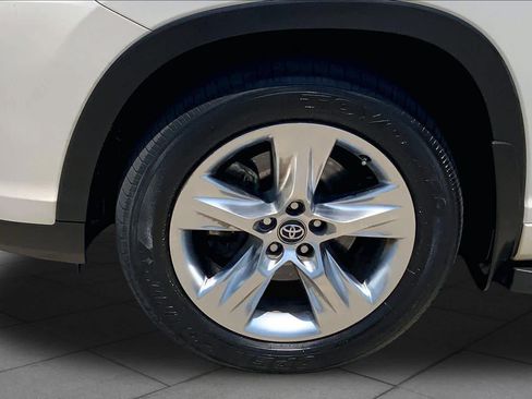 Used 2017 Toyota Highlander Limited FWD image 11