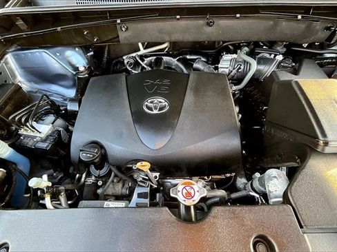 Used 2019 Toyota Highlander XLE image 7