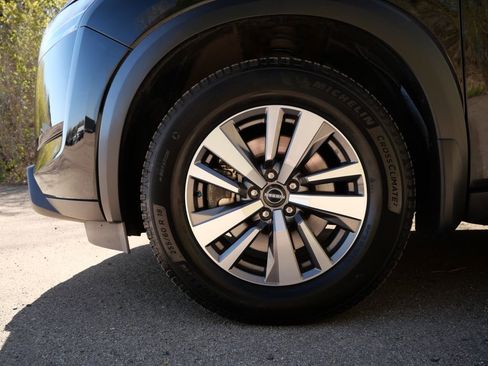 Used 2023 Nissan Pathfinder SL AWD/4WD image 9