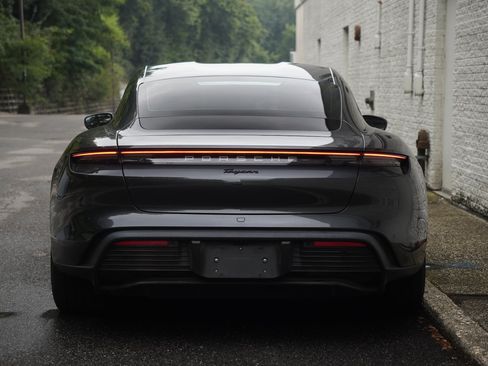 Used 2021 Porsche Taycan RWD image 6