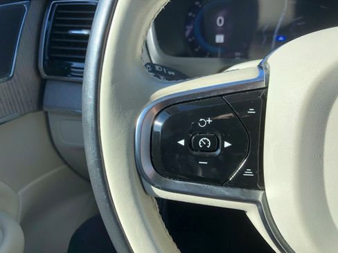 Used 2023 Volvo XC90 B6 Plus image 16