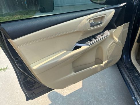 Used 2015 Toyota Camry XLE FWD image 13