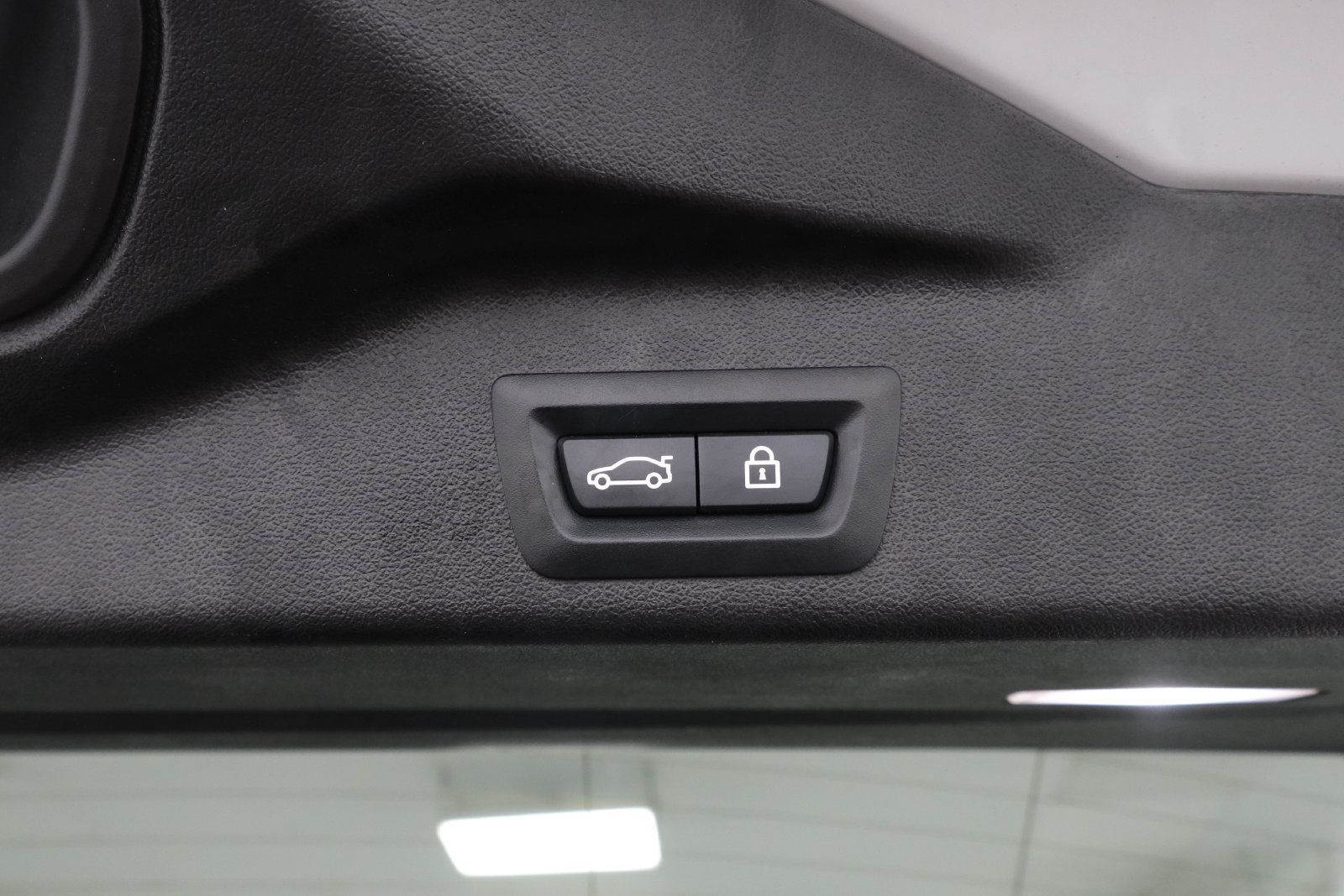 Used 2021 BMW X5 xDrive40i w/ Parking Assistance Package AWD/4WD image 41